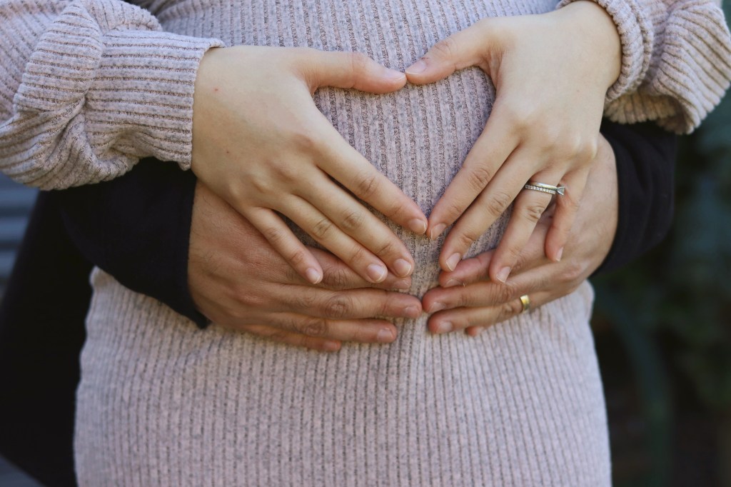 The Sweet Charm of a Maternity&nbsp;Session
